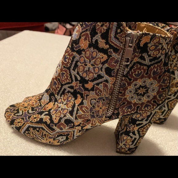 Brand New Fashionable Ankle Boots By CANDIES.- box 30 - Picture 3 of 8